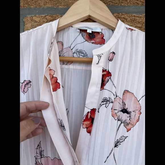 Vince Tossed Poppy Pleated Blouse small - Picture 4 of 10